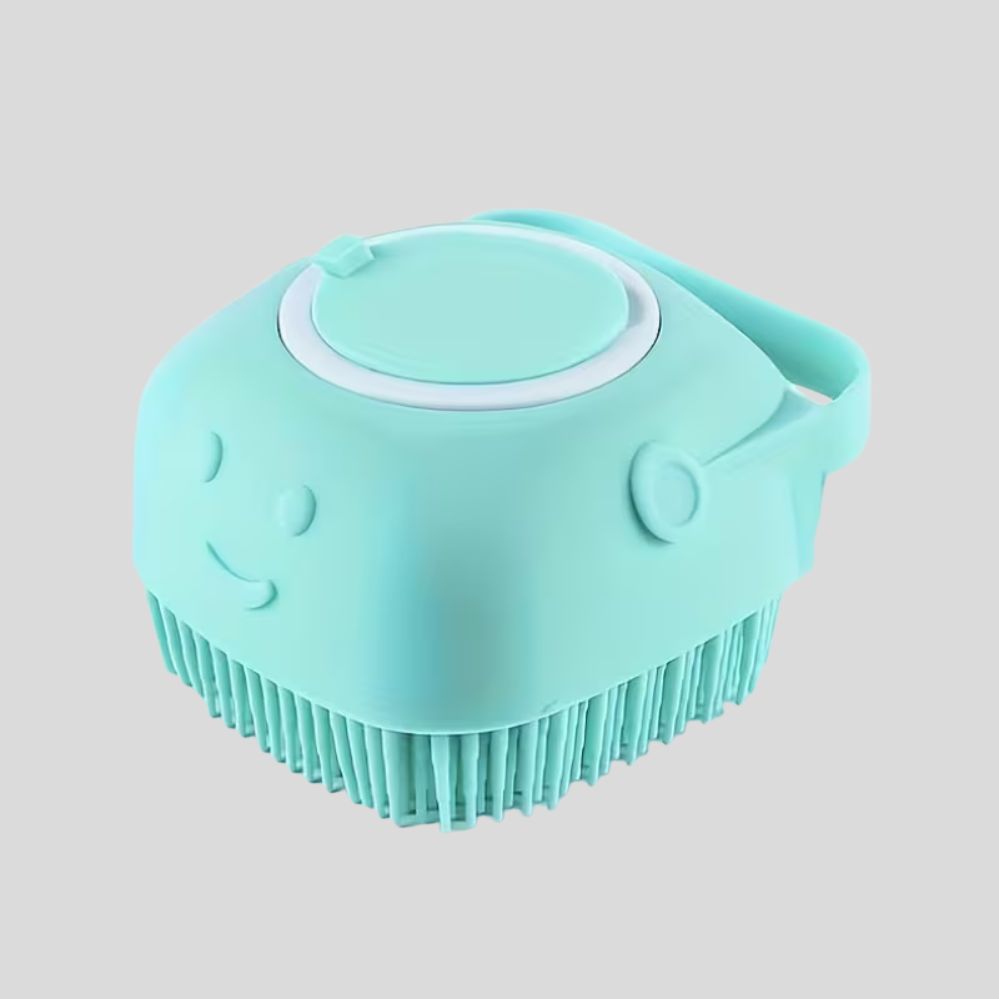 Washing and massaging brush with integrated reservoir for small and medium dogs and cats