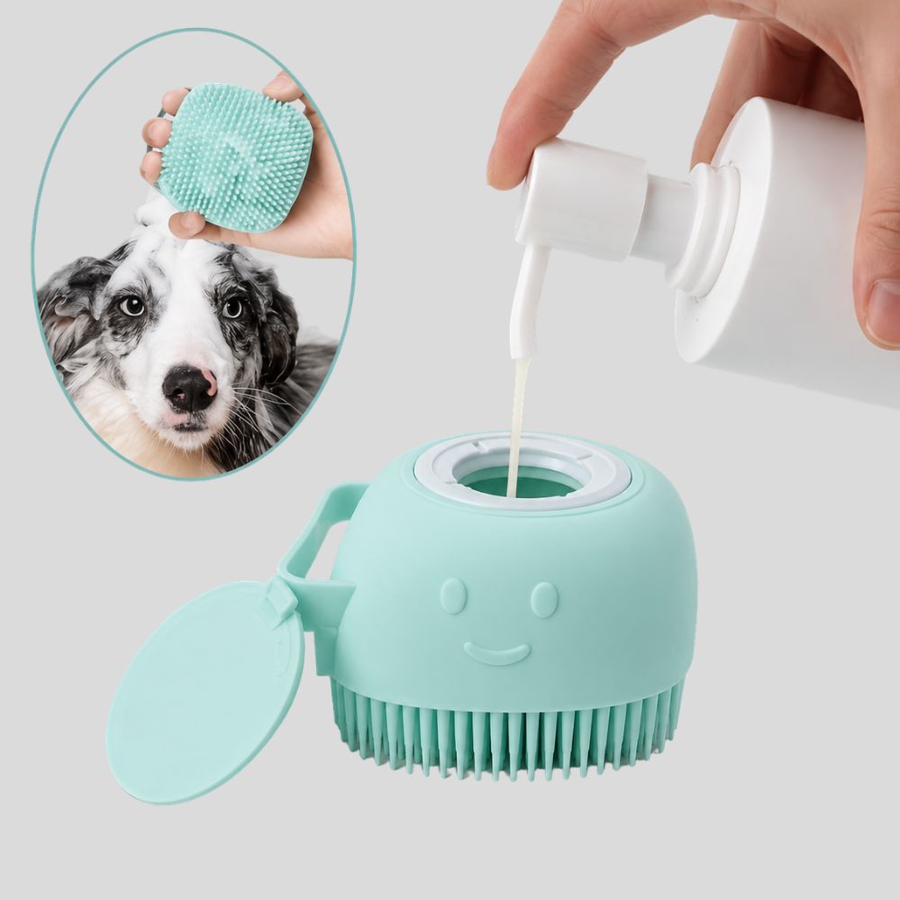 Washing and massaging brush with integrated reservoir for small and medium dogs and cats
